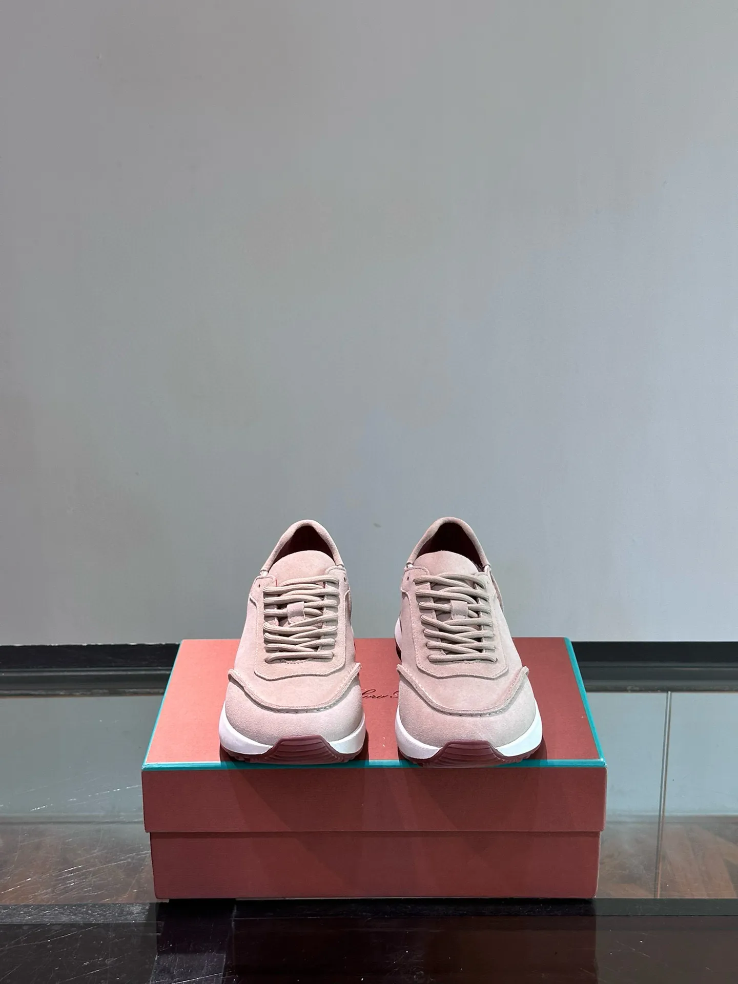 Factory price: 540💰Loro men's shoes💰iana niche Loro classic jogging shoes, men's lace-up casual shoes and sneakers, high-quality lightweight and comfortable fabrics, suitable for outdoor leisure, the color scheme is young and energetic, and it looks great with sportswear or casual suits! Size: 39-46 (customized sizes of 45 and 46 are non-refundable)